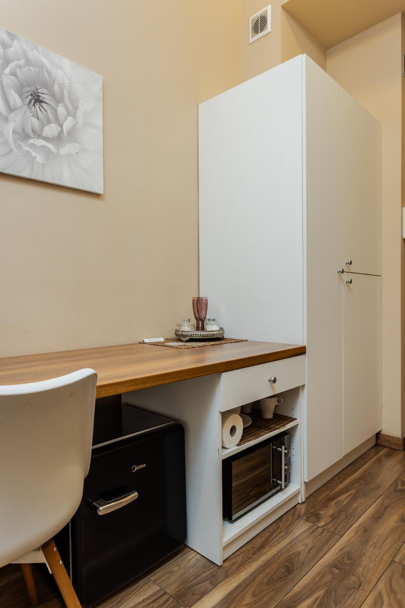 Functional And Comfortable Very Berry In By Renters Poznań