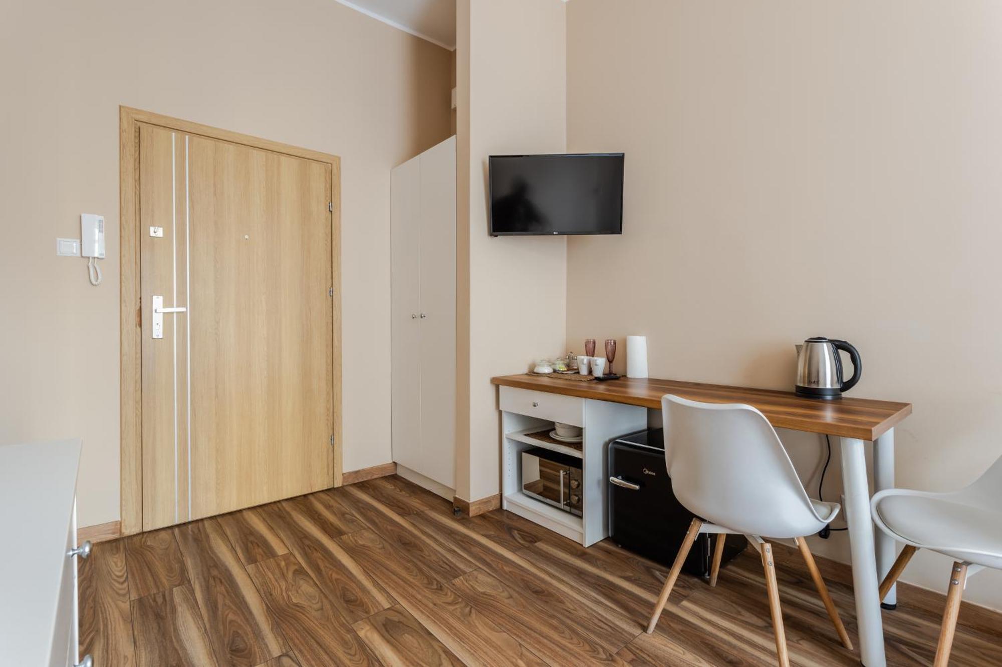 Functional And Comfortable Very Berry In By Renters Poznań