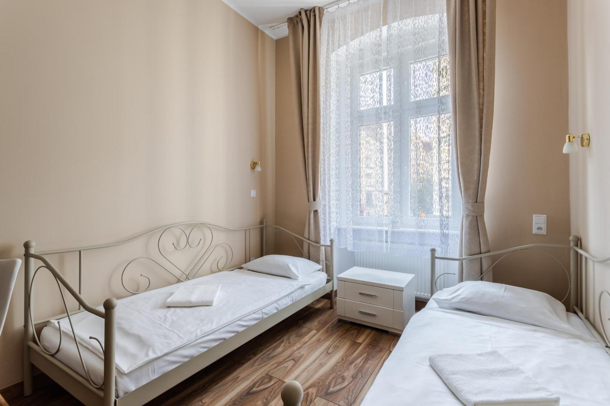 Functional And Comfortable Very Berry In By Renters Apartamento Poznań