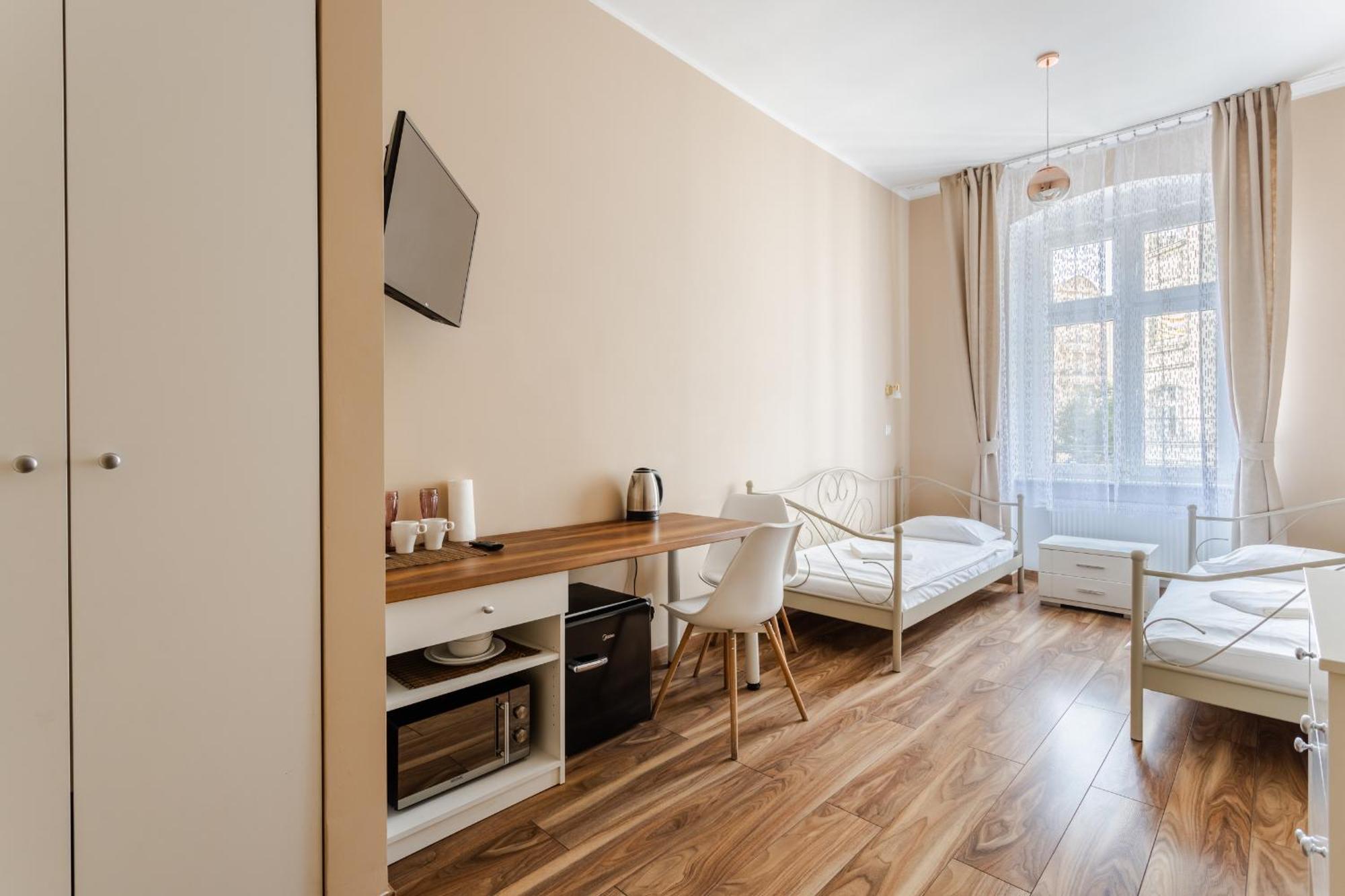 Functional And Comfortable Very Berry In By Renters Poznań