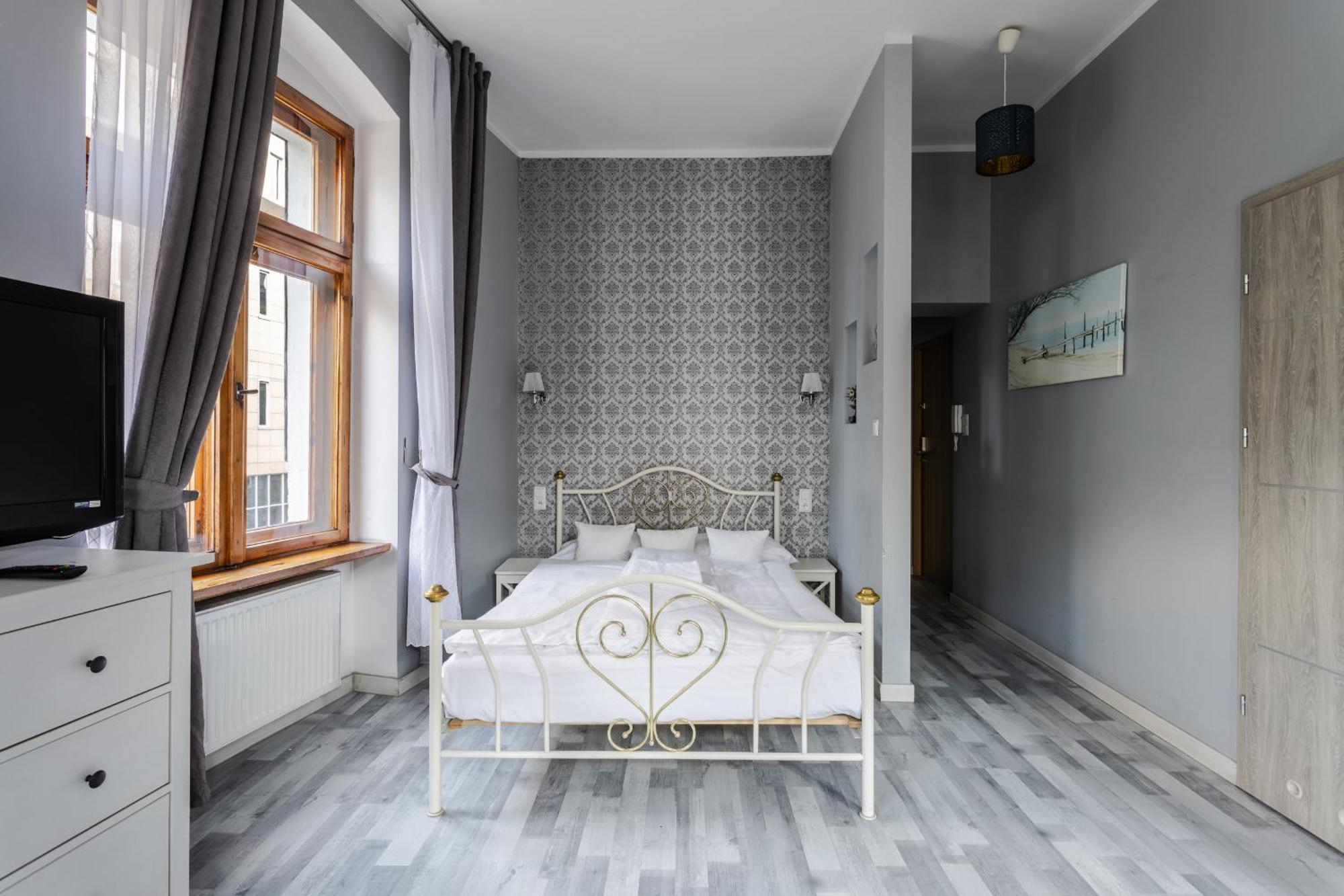 Functional And Comfortable Very Berry In By Renters *