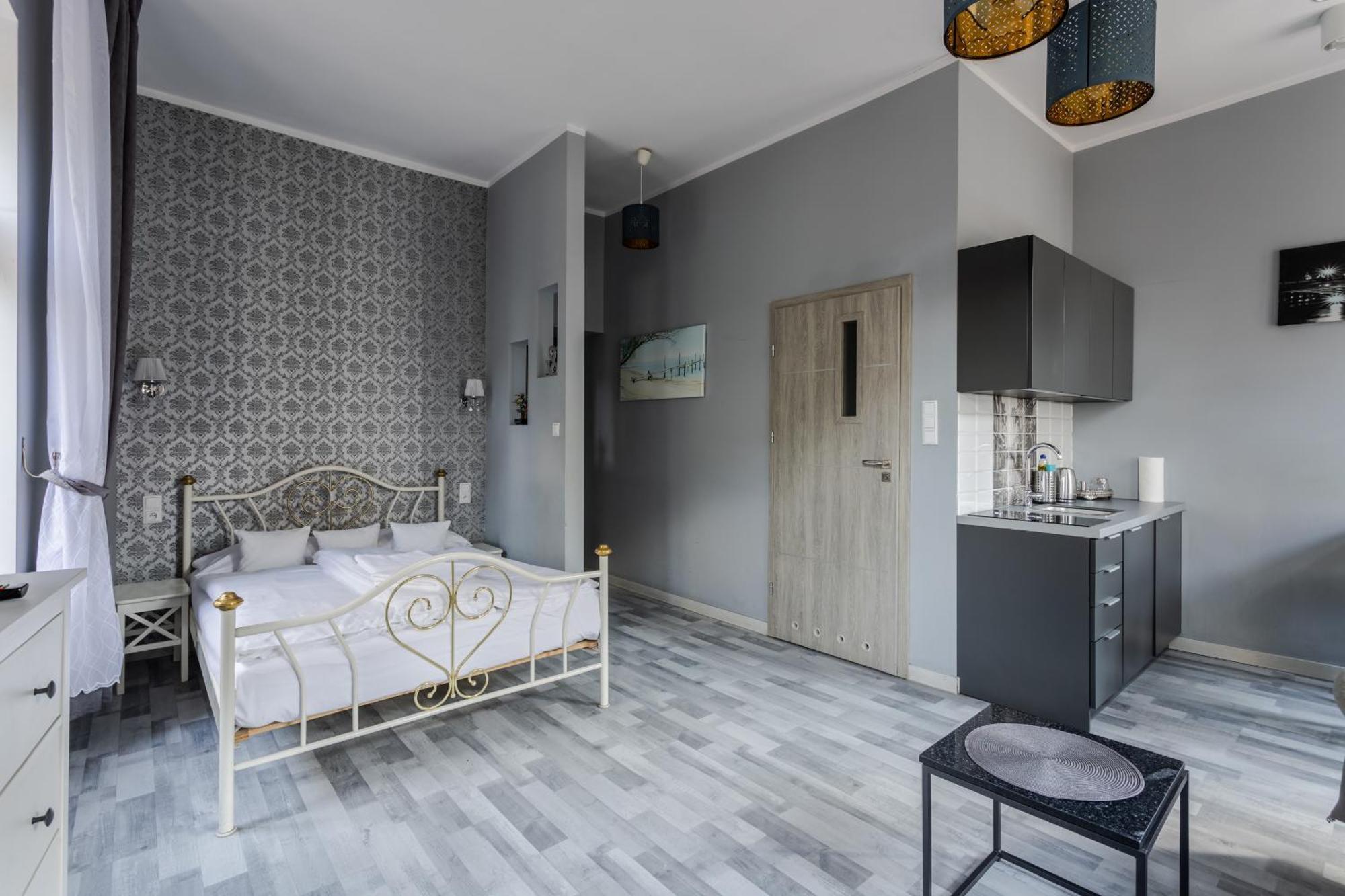 Functional And Comfortable Very Berry In By Renters Poznań